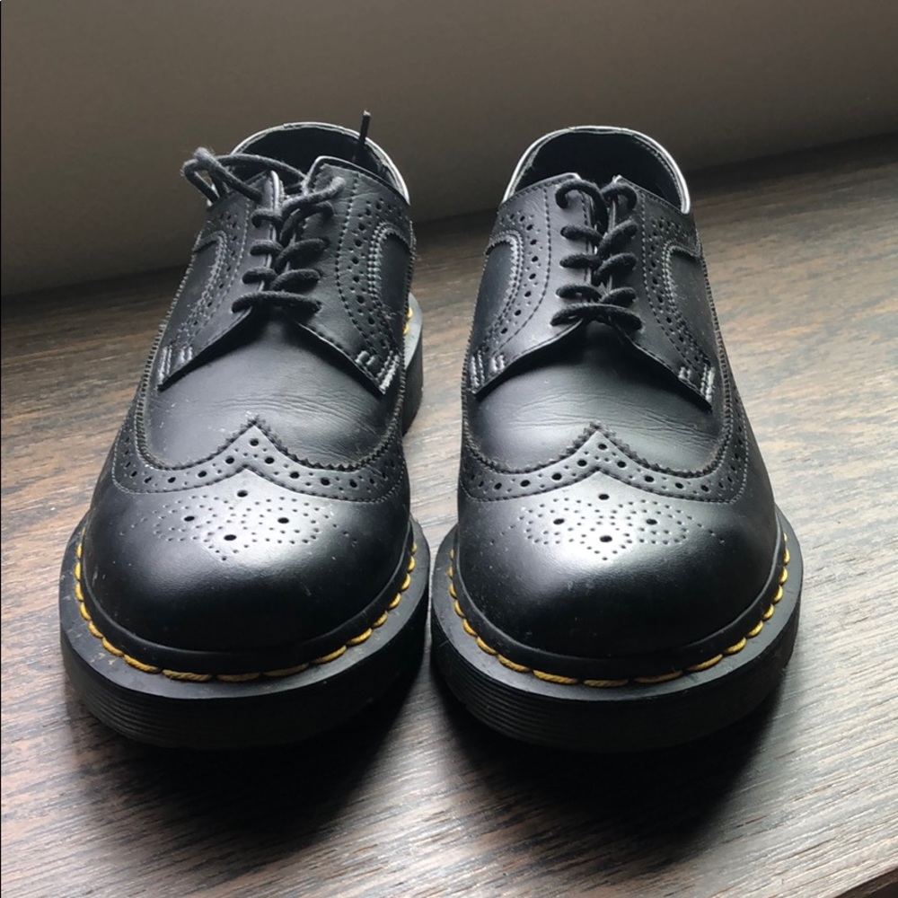 Black vegan leather Wing tip Doc Marten 3989